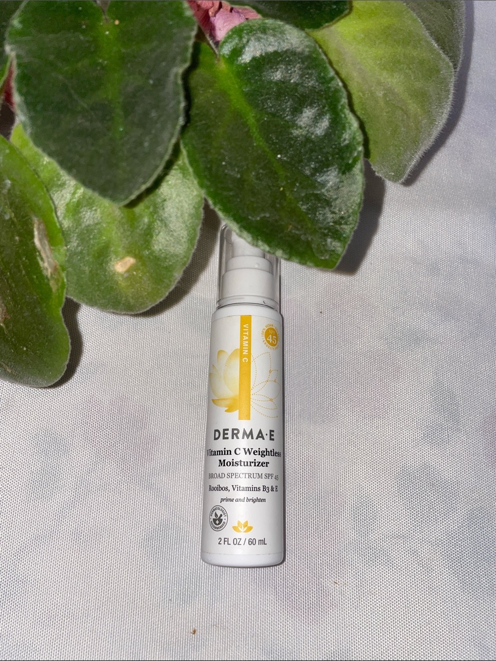 Vitamin C Weightless Moisturizer SPF 45 - White/Yellow